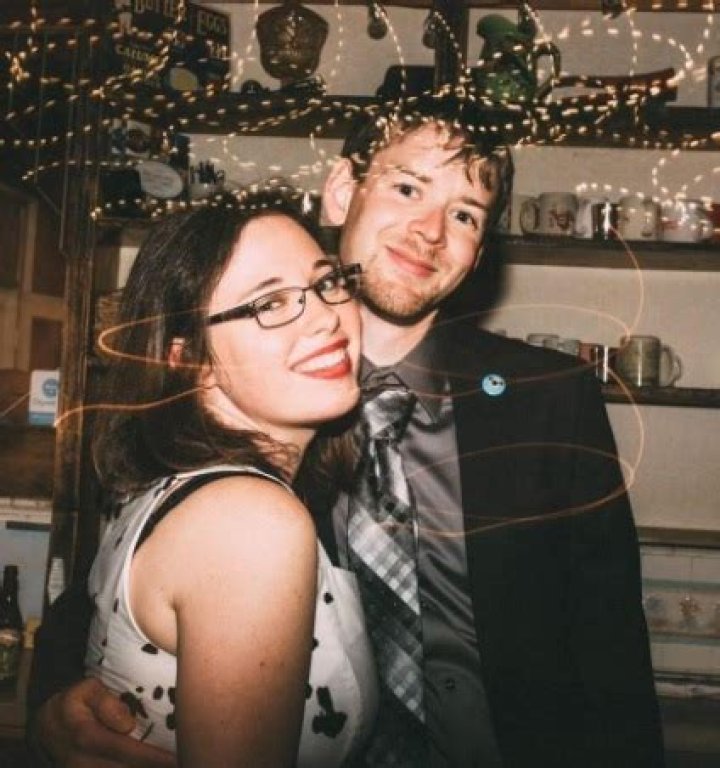 Is Lindsay Ellis Married? – Celebrity